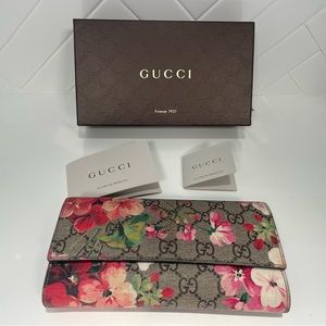Gucci GG Blooms Large snap front continental wallet + box dustcloth. Authentic
